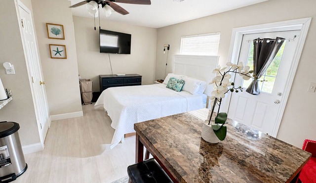 Studio/Independent entrance/Parking/Wekiwa Park