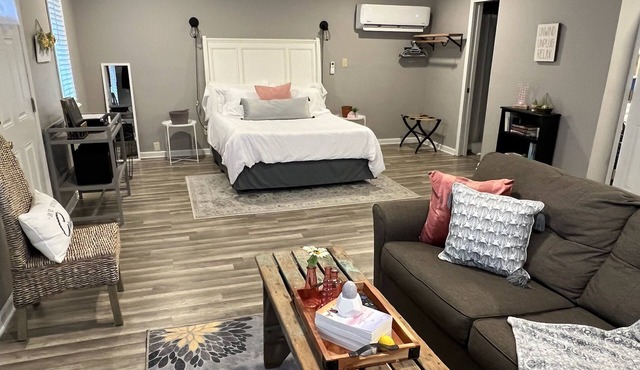 Studio M easily walk to downtown Pendleton minutes from Noblesville and Fishers in Pendleton