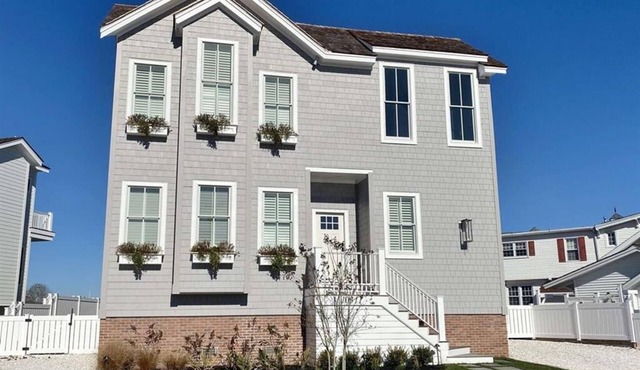 Stunning 5 bedrooms Bayfront home in Stone Harbor with a pool