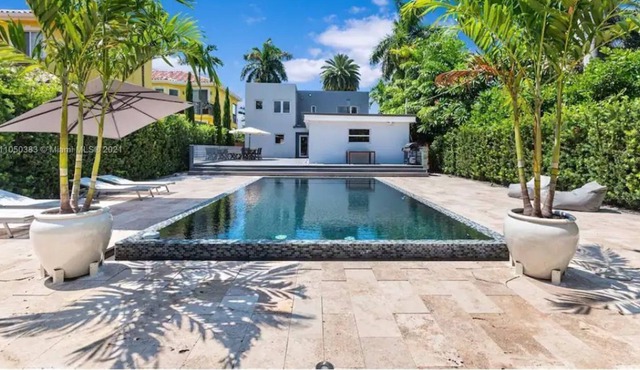 Stunning Waterfront Villa Makassar Miami