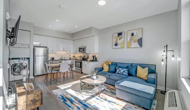 Stylish 1br Unit. Parking. Easy Ride to NYC