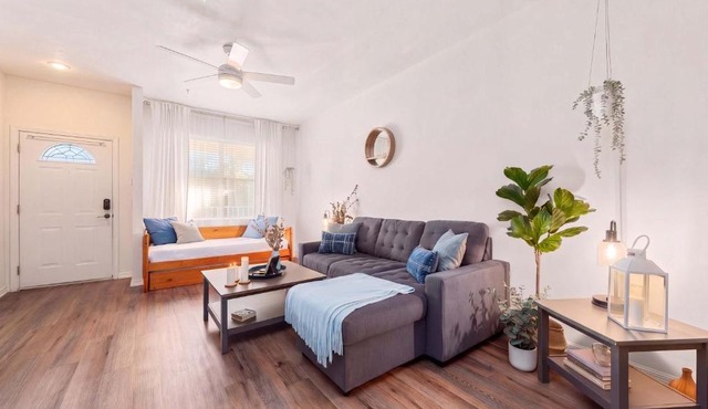 Stylish Modern-Farmhouse Boutique Condo - 2BD 2BA