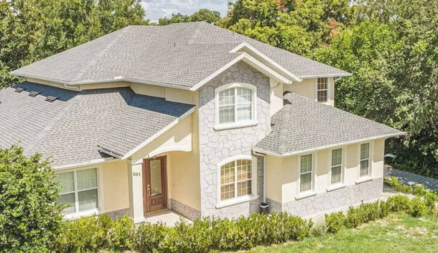 Summer deal: Group Getaway, up to Sleeps 22, 5BR, Huge Home + 6-Car Parking