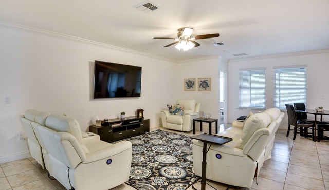 Sunny Florida Home w/Lanai: 9 Mi to Beach!