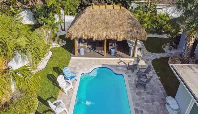 Sunshine Tiki Retreat * Poolside Cabana Bar& Pool
