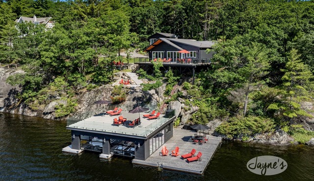 SW Exposure at this 4 bdrm, 3 bath cottage with stunning views of Lake Muskoka!