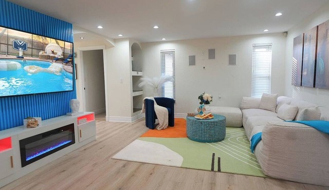 Tampa Fun Compound, Sleeps 16, Pickleball & HotTub