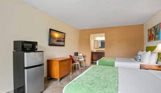 Tasteful Room with 2 DBL Beds Close to Must-see Attractions