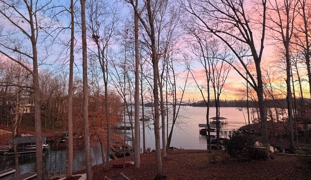 The Canoe House - Multi Family/Elder Friendly 6 BE/4 BA - Clemson - Lake Toys
