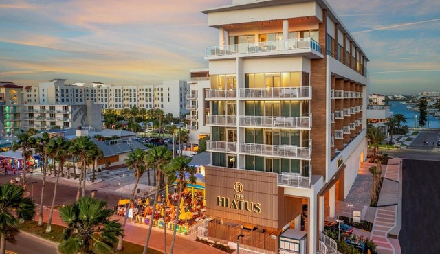 The Hiatus Clearwater Beach, Curio Collection By Hilton