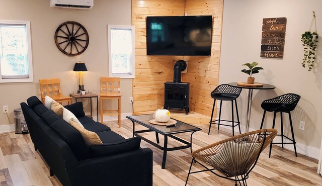 Tiny house studioin campsite, accommodates 4 people total!