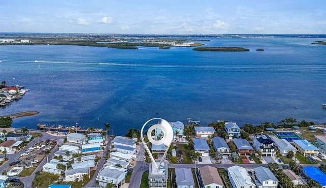 Top Floor Beach Retreat | Walk to Beach | Sleeps 7