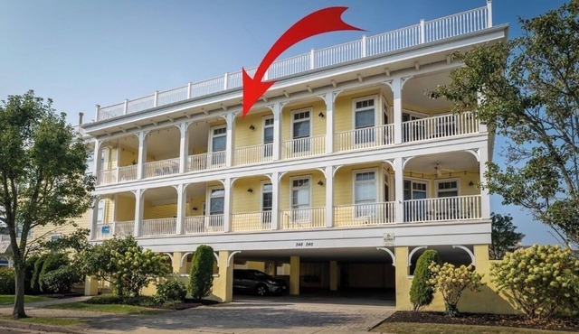 Top Floor Condo Rooftop Fireworks 1.5 Blocks to Beach Elevator Sleeps 10
