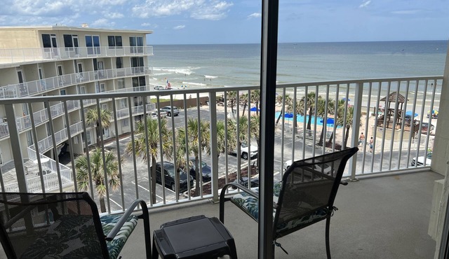 Top Floor Oceanfront Studio with Balcony and Pools.