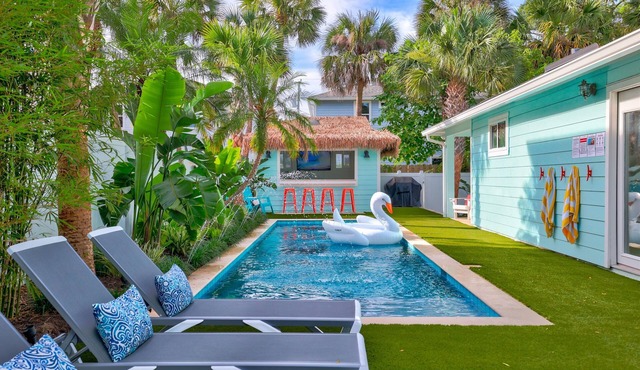 Tropical Modern | Pool, Walk to Beach, 2 En Suites