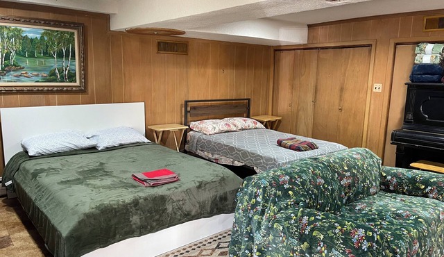 Two DB Beds Room, Bathroom, Shower, Fridge, MW, TV, Wifi - 66 night 1st guest.