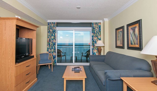 Unwind w/Oceanfront Bliss in 2 Balcony Rooms Near Family Kingdom Amusement Park