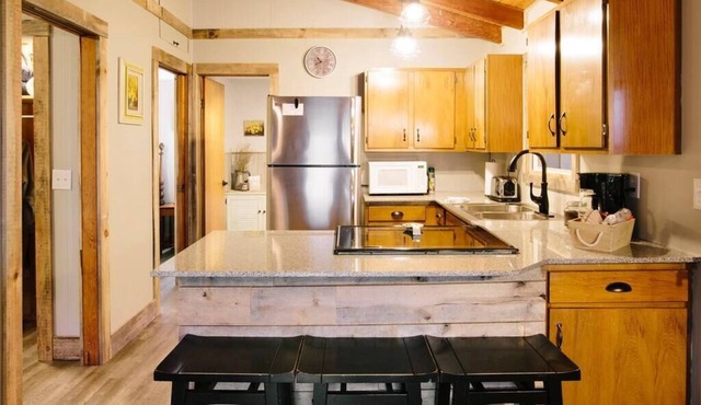 Updated, Cozy Cottage with Huge Mountain Views and Private/ Farm-like Setting!