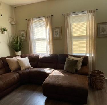Urban 2BR Near LightRail Easy NYC and MetLife Access