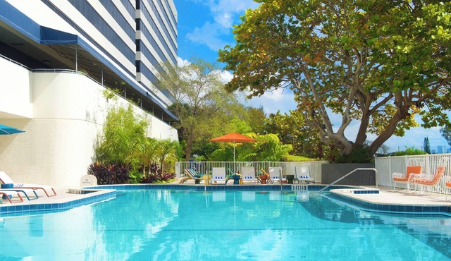 Vacation Starts Here! 4 Great Units, Near Melreese Golf Course!