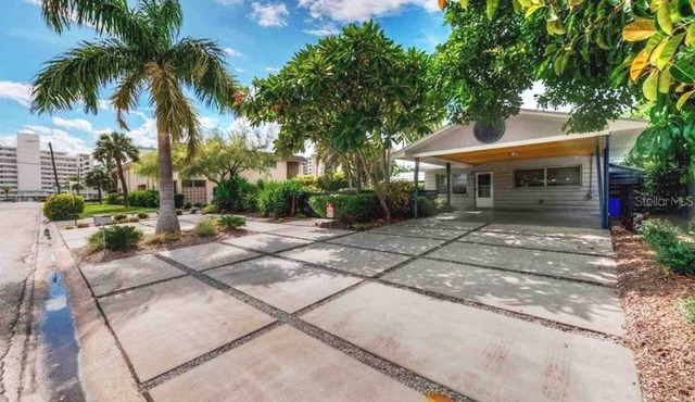 Vibrant Beach House-more units also available