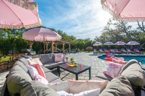 Vilano Rose Sleeps 24 Heated Pool, Beach, EPIC Game Room, Golf, Pets, Hot Tub, Fire Pit, Hammock