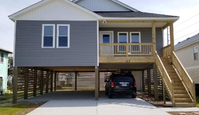 Walk to beach! Cottage perfect for families.