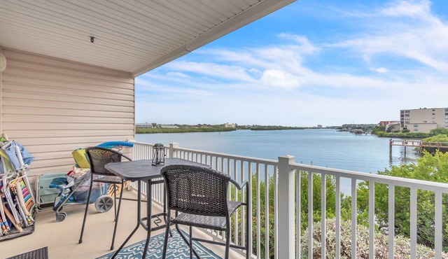 🐬Water Views🐶Dogs Welcome🌞Walk to Beach🌴Heated Pool/Fishing Dock