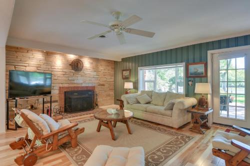 Waterfront Annapolis Cottage: Fire Pit & Pier