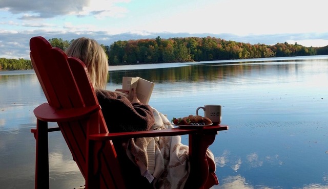 Waterfront Cottage on Bob's Lake w/Sauna & Hot Tub