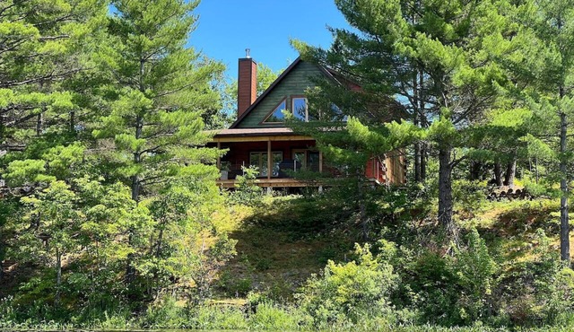 Waterfront Lodge | FirePit+Bunkie+Watercrafts+BBQ