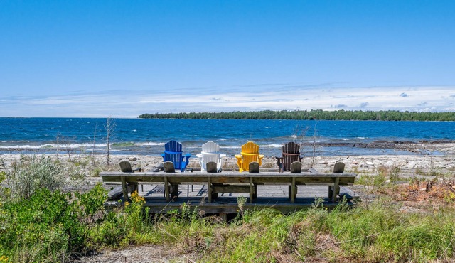 Waterfront post-&-beam: hot tub & stargaze tower