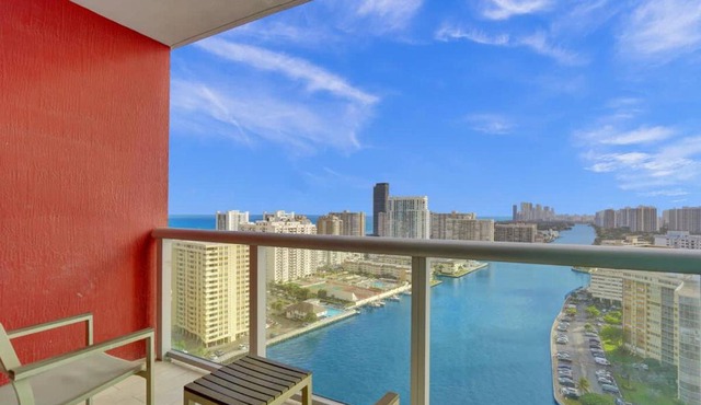 Waterfront Studio in Resort Beach Pool Gym 2405