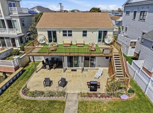 Waterfront Views & Boat Dock Spacious Home on Bay