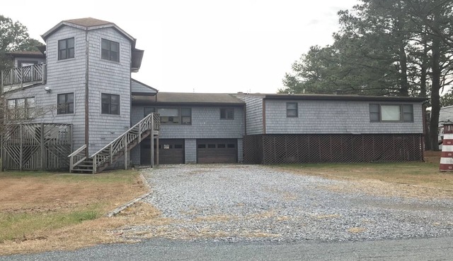 Waters Edge - Waterfront Vacation Home on Chincoteague Island Virginia