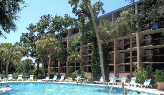 Week 46: Cozy 1-bedroom resort HHI; Sea Crest Surf & Racquet Club.