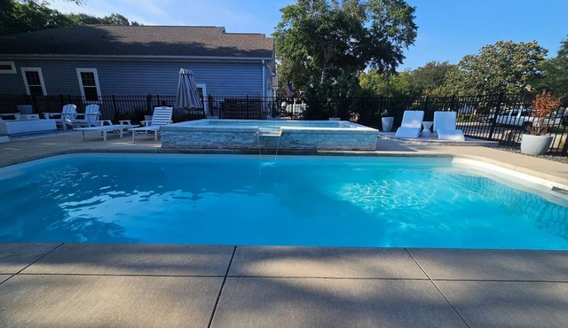 Welcome Home - Private Pool, Spa, and a Short 5-min Walk to the Beach