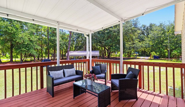 Wesley Chapel Retreat . Grill . Private Patios