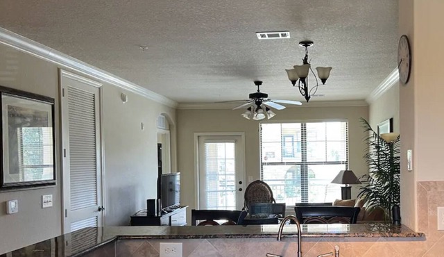 What a wonderful Place! 2/2 beautiful, close to parks, shopping & restaurants.