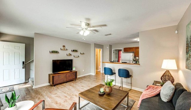 Work & Explore: Tallahassee Townhome