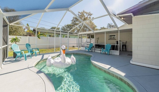 Young Place Oasis: Pool Retreat in Downtown Lkld