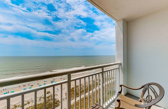 12th-floor oceanfront condo with hot tubs, pools, beach views, balcony & gym