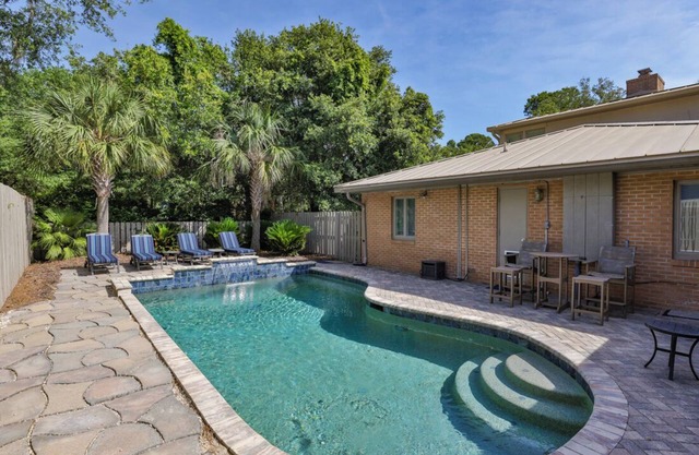 2 Night Hawk: Stunning 5th Row Ocean Home. Private Pool. Free Bikes