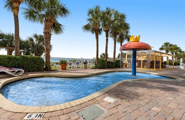 8th-floor oceanfront condo with beach views, balcony, hot tubs, pools, gym, AC