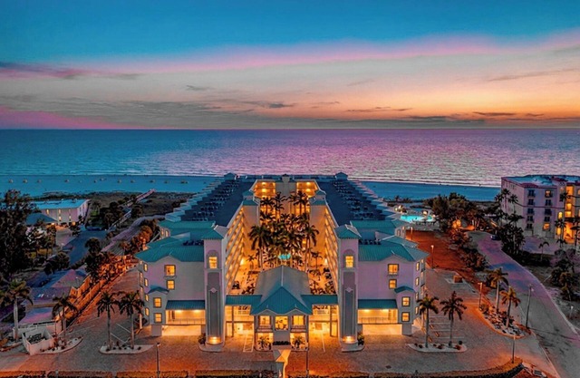 Coastal Comfort & Stunning Sunsets