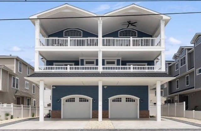Southend Larger Townhouse with Linens Provided