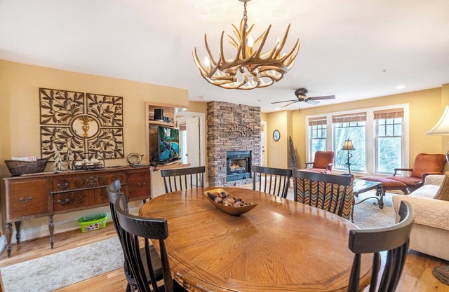 Timbers I-1- Mtn Condo, Gated Resort, Indoor/Outdoor Pools & Hot Tub, Two Levels
