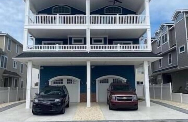 Well-appointed Townhouse that is a 5 Bedrooms with Bonus Room, Elevator and 4.5 Bathrooms in the Southend of Sea Isle