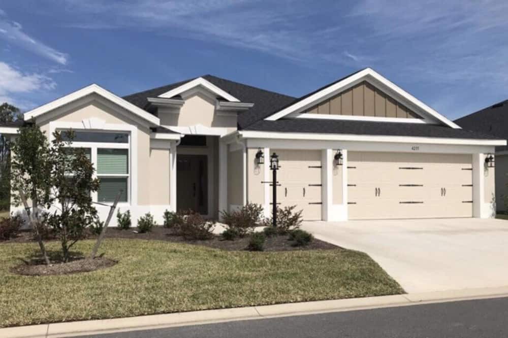 Wildwood House | Burgess - Nature View Pool Home in Centrally Located Village of Richmond