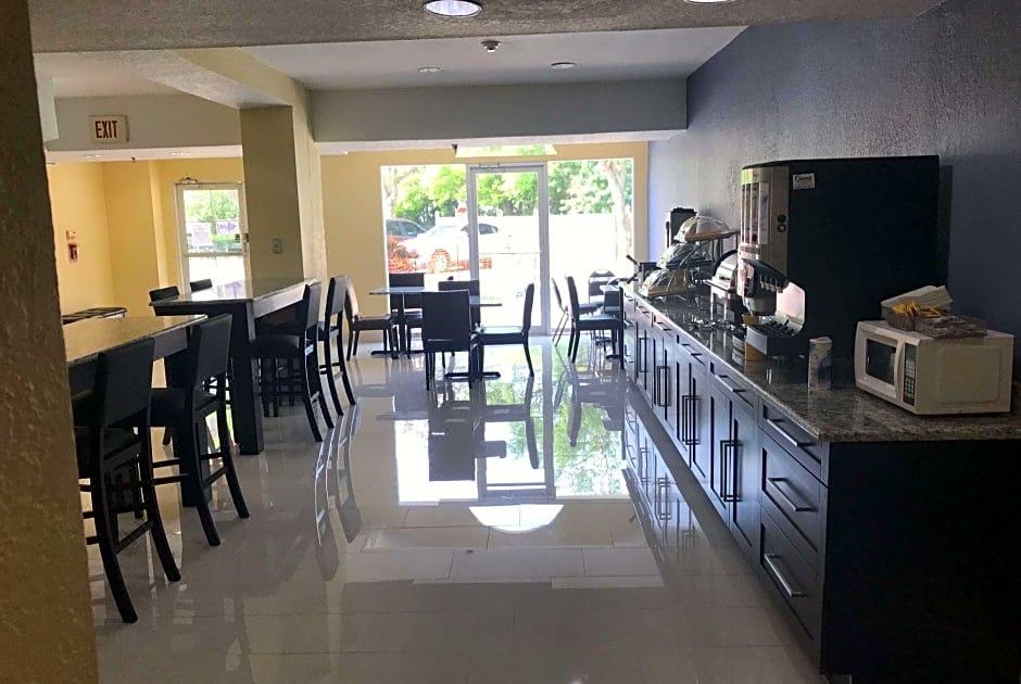 Photo of Livingroom in Pinecrest West Park
